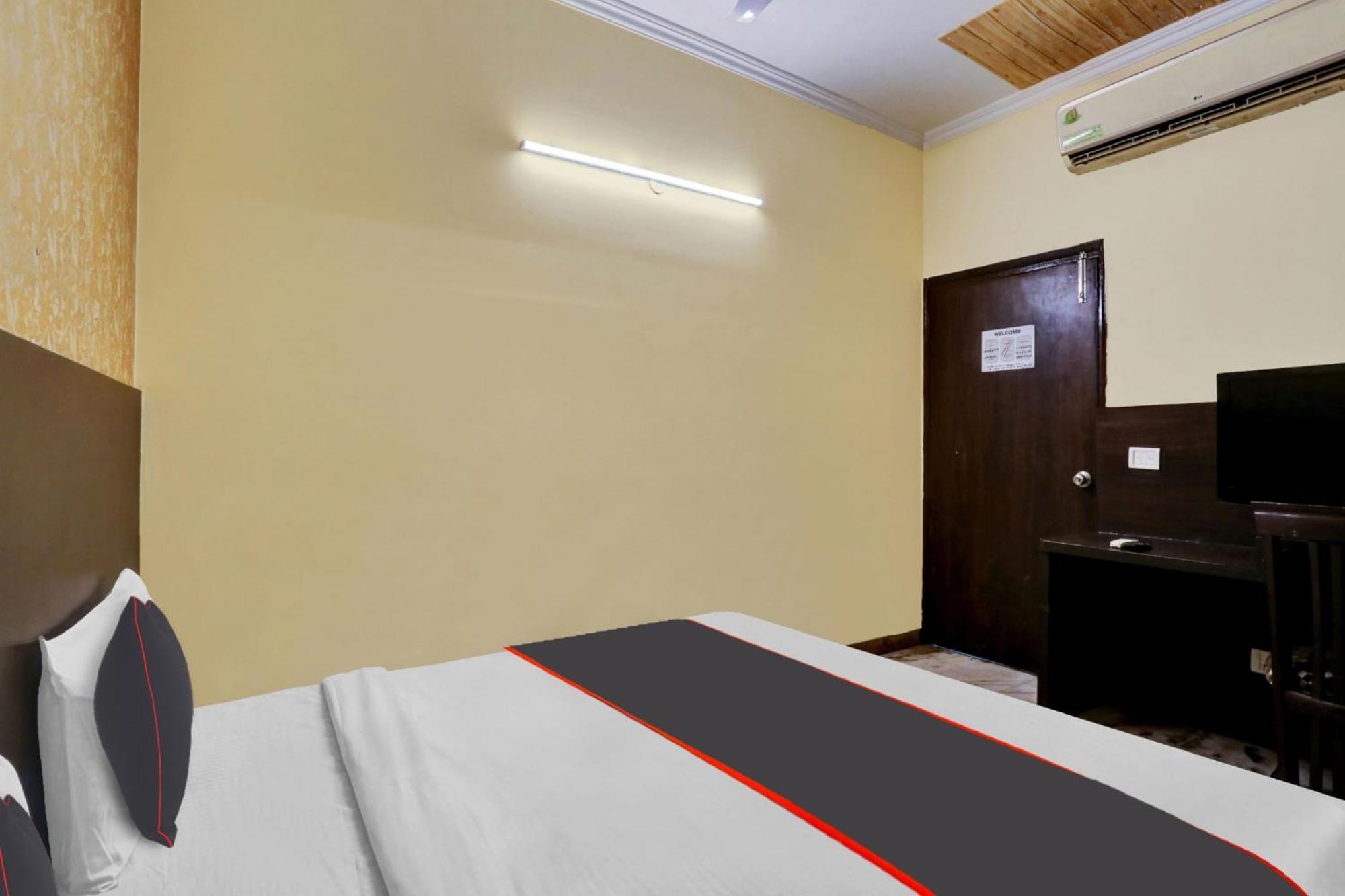 Hotel Platinum Sqs Key Gurgáon Kültér fotó